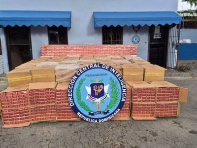 Policía incauta más de 1.5 millones de cigarrillos de contrabando ocultos en camión en Baní