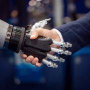 Google revela nuevas herramientas de inteligencia artificial para transformar el periodismo y la producción de noticias