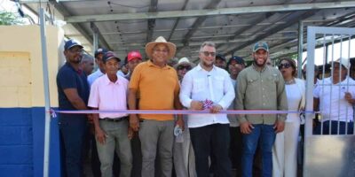FEDA entrega sistema de energía solar a centro lechero de Montecristi para reducir costos de producción