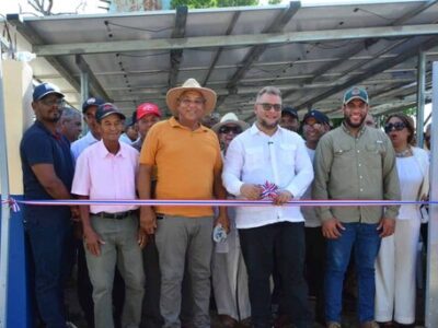 FEDA entrega sistema de energía solar a centro lechero de Montecristi para reducir costos de producción