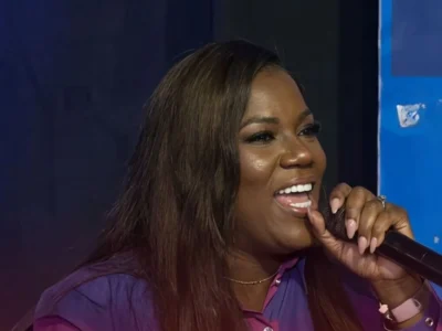 Pastora panameña Key Lewis vuelve a generar controversia por consejos íntimos desde el altar