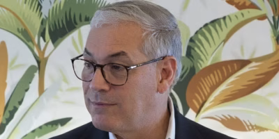 Gonzalo Castillo aseguró que no cree en los políticos que “hablan bonito” y explicó por qué no participaría en debates presidenciales, generando reacciones en el ámbito político dominicano.