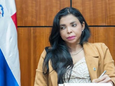 Yeni Berenice aclara que memes, sátiras y parodias no serán considerados delitos en el Código Penal