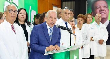 Fuerza del Pueblo denuncia crisis en servicios de salud y pacientes que esperan más de 30 días por una cama UCI