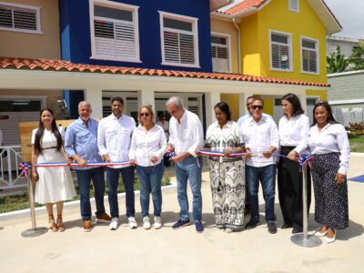 Presidente Luis Abinader y directora ejecutiva del INAIPI, Xiomara Guante, inauguran el CAIPI Canastica, en San Cristóbal