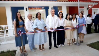 El presidente Luis Abinader y directora ejecutiva del Inaipi, Xiomara Guante, inauguran el CAIPI República de Colombia
