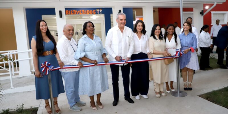 El presidente Luis Abinader y directora ejecutiva del Inaipi, Xiomara Guante, inauguran el CAIPI República de Colombia